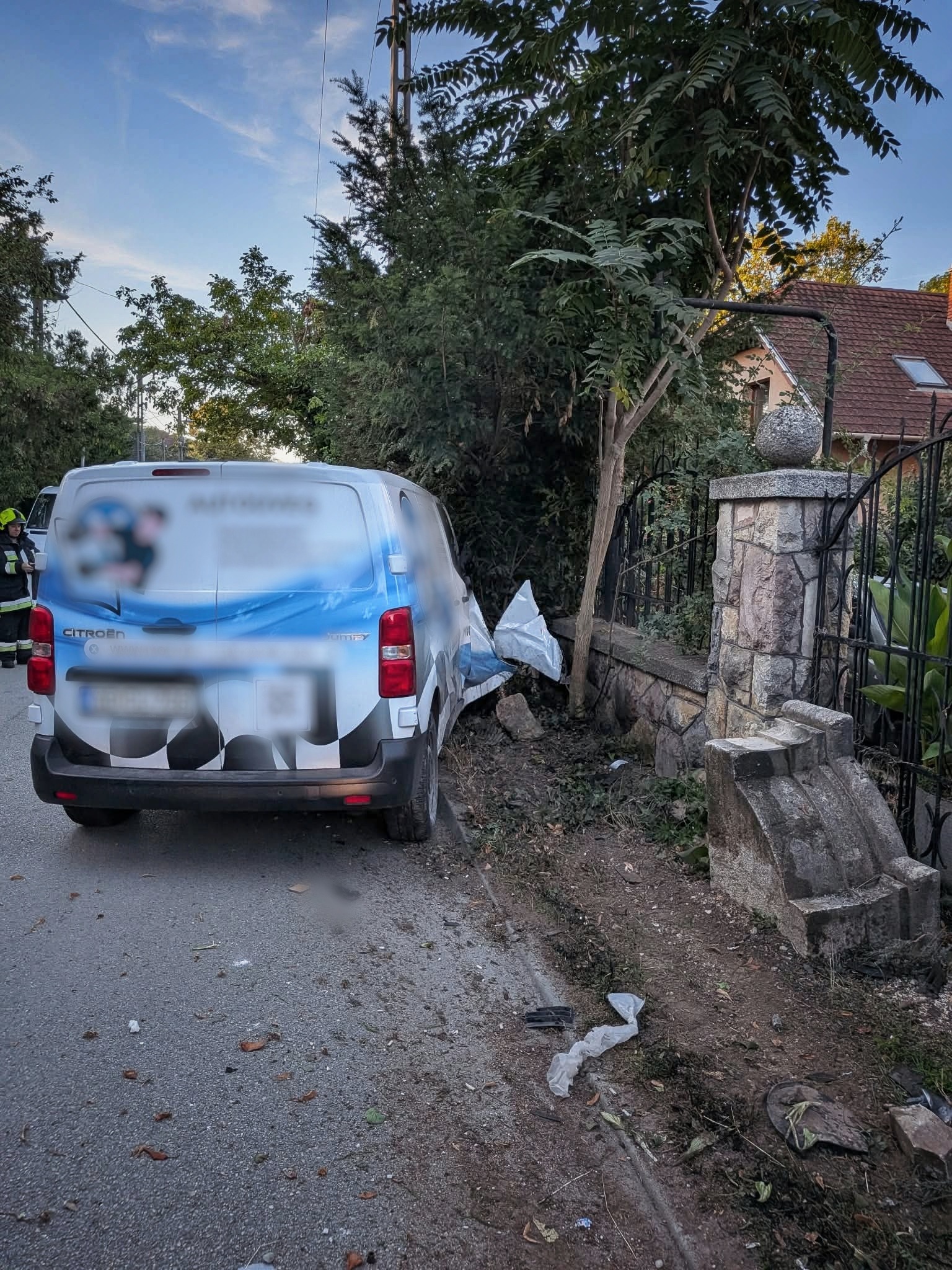 Autó kerítésnek ütközött – 2026.10.01.